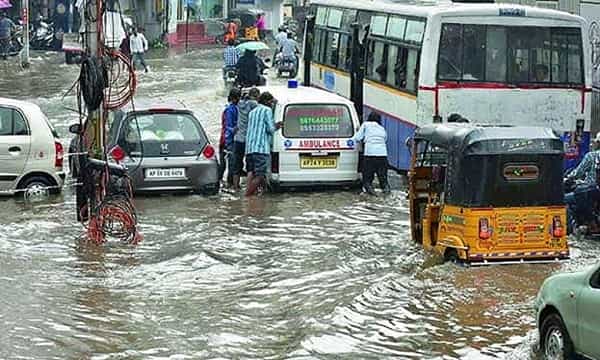 జలమయమైన హైదరాబాద్ రోడ్లు.. పలుచోట్ల ట్రాఫిక్ మళ్లింపు