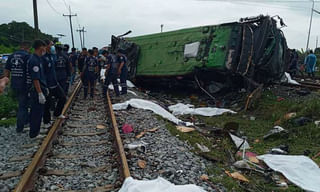 మహిళా కాంగ్రెస్ కార్యకర్తపై మూకుమ్మడి దాడి