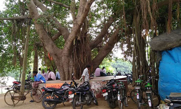 యువతి శీలానికి వెలకట్టిన కులపెద్దలు.!