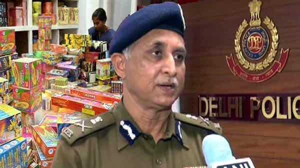బాణాసంచా అమ్మినా, కాల్చినా కఠిన చర్యలు
