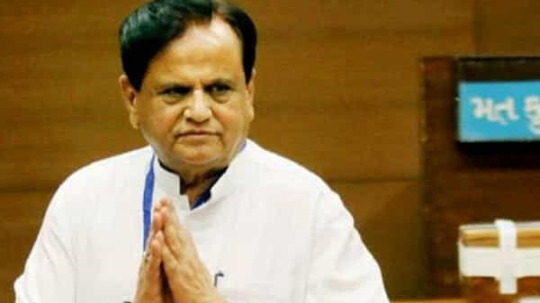 కరోనా కాటు : కాంగ్రెస్ సీనియర్ నేత అహ్మద్ పటేల్ మృతి, విషాదంలో పార్టీ శ్రేణులు