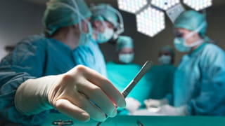 బంగారంలో పెట్టుబడి పెడుతున్నారా.. అయితే ఒకసారి ఆలోచించండి.. ఈ గోల్డ్ వైపు ఓ లుక్కేయండి..