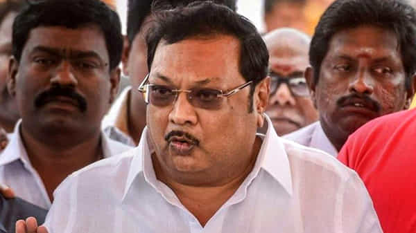 డీఎంకేను చీల్చేటంత సీన్ అళగిరికి ఉందా? దక్షిణ తమిళనాడులోని పది జిల్లాల పార్టీ క్యాడర్ అళగిరి మాటే వింటుందా?