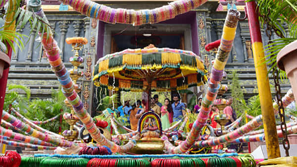 పరమ పవిత్ర కార్తీక మాసం ప్రారంభం, నేడు బెజవాడ దుర్గమ్మకు గాజులతో విశేష అలంకరణ