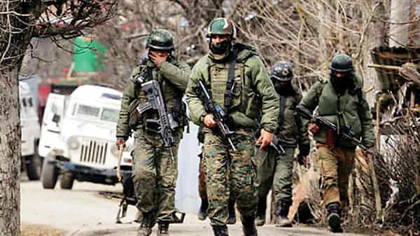 Encounter: జమ్మూ కాశ్మీర్లో ముగ్గురు ఉగ్రవాదుల హతం.. కొనసాగుతున్న ఆపరేషన్..