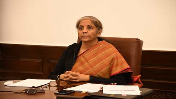 డిజిటల్ చెల్లింపులను ప్రోత్సహించాలిః నిర్మలా సీతారామన్