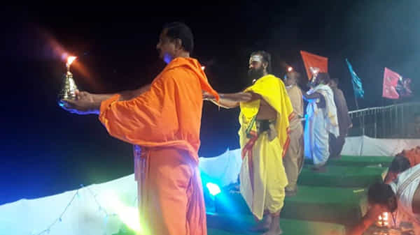 ఘనంగా తుంగభద్ర పుష్కరాలు.. వేదమంత్రోచ్ఛారణ నడుమ గంగా హారతి.. కనుల పండుగగా కార్తీక దీపోత్సవం..