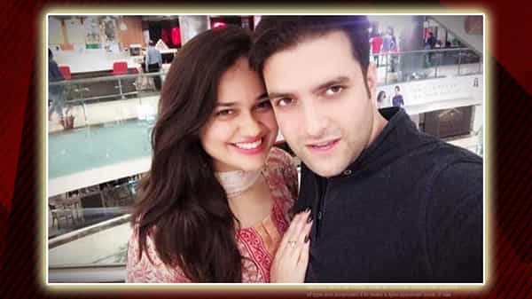 ప్రేమించి పెళ్లి చేసుకున్నారు.. బోర్ కొట్టి విడిపోతున్నారు.. హాట్ టాపిక్గా మారిన ఐఏఎస్ జంట..