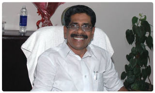 కాంగ్రెస్ జిల్లా అధ్యక్షుడిని ఉతికి ఆరేశారు