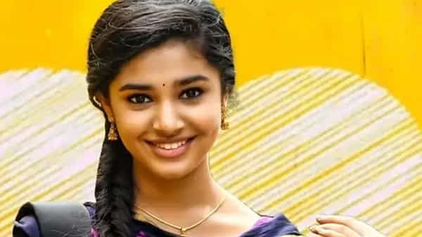 ఈమె అందంతో కుర్రకారు షేక్, రెమ్యూనరేషన్తో ప్రొడ్యూసర్లు షాక్ !