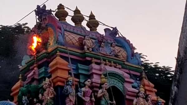 అన్నవరం సత్యదేవుని సన్నిధిలో అపశృతి... దీపాలంకరణలో అగ్నిప్రమాదం.. కాలిబూడిదైన విద్యుత్ దీపాలు..!