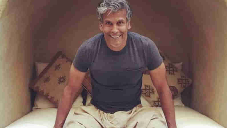 బీచ్లో నగ్నంగా పరుగెత్తిన నటుడు, కేసు నమోదు