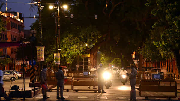 Night Curfew in Telangana: తెలంగాణలో రాత్రి పూట కర్ఫ్యూ.. సోషల్ మీడియాలో హల్చల్.. ఇది నిజమేనా?