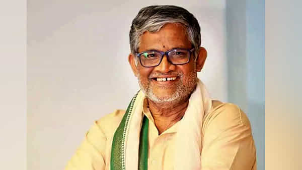 తనికెళ్ల భరణి దర్శకత్వంలో.. శ్రీకాంత్ కొడుకు సినిమా... ఆకట్టుకున్న రోషన్ ఫస్ట్ లుక్..