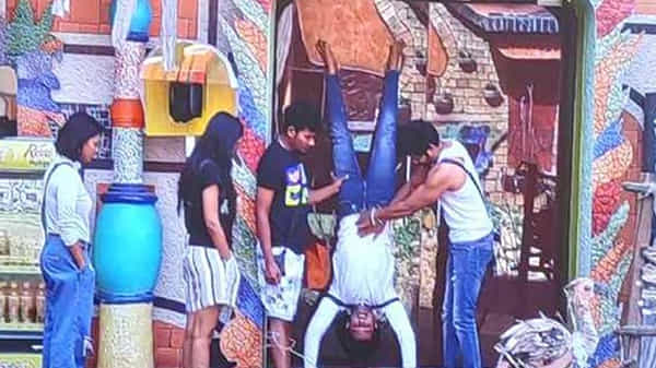 Bigg Boss 4: ఇంటి నియమం ఉల్లంఘించావంటూ అభిజిత్కి దెయ్యం జలజ శిక్ష.. తలకిందులుగా వేలాడి..!