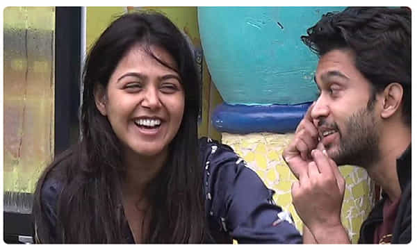 Bigg Boss 4: మోనాల్కి అభిజిత్ భరోసా