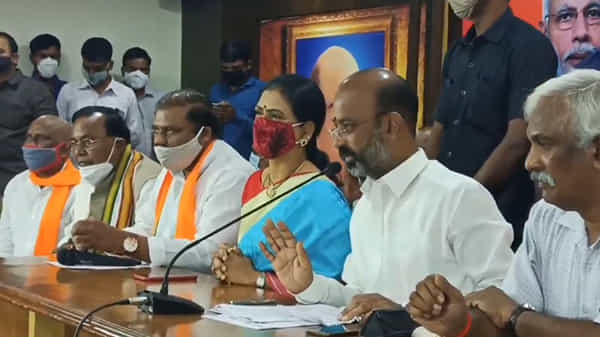 కేసీఆర్కు తెలంగాణ బీజేపీ నేతలు బండి సంజయ్, డీకే అరుణ కౌంటర్ ప్రెస్ మీట్..హాట్ కామెంట్స్