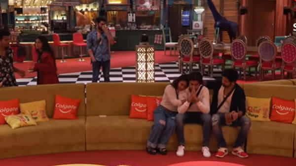 Bigg Boss 4: ఏంటిది బిగ్బాస్ అంటూ.. హౌజ్లో తొలిసారిగా అభిజిత్ ఎమోషనల్.. ఓదార్చిన హారిక