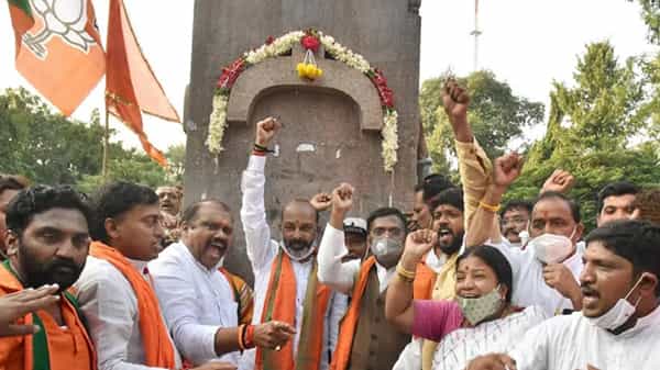 మా స్టార్ క్యాంపెనర్లు వీరే... 10 మంది పేర్లతో లిస్టును విడుదల చేసిన బీజేపీ