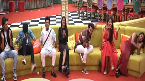Bigg Boss 4: ఏడ్చేసిన అరియానా.. అందరిలో మోనాల్, హారిక బెస్ట్.. సొహైల్, అఖిల్ పరువు తీసిన నాగ్