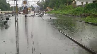 తుఫాన్ ప్రభావంతో  చిత్తూరు అతలాకుతలం.. చర్యలు చేపడుతున్న కార్పొరేషన్ అధికారులు