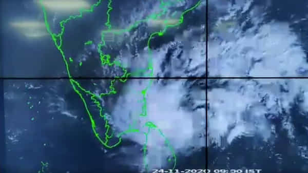 ముంచుకొస్తున్న నివార్.. తమిళనాడు, పుదుచ్చేరీల్లో పరిస్థితిపై మోదీ ఆరా.. అన్ని విధాలుగా సాయపడతామని భరోసా