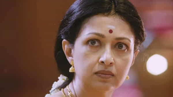 నటి గౌతమి ఇంట్లోకి చొరబడి.. గోడ కింద దాక్కొని.. ఆందోళన కలిగించిన వ్యక్తి