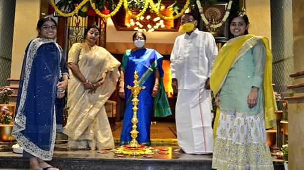 హైదరాబాద్లో ఉప రాష్ట్రపతి దీపావళి వేడుకలు