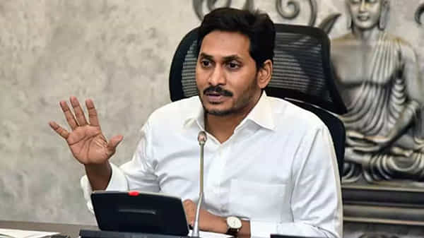 YS Jagan: ఆన్లైన్ కాల్మనీపై సీఎం జగన్ సీరియస్.. ఎవరిని వదిలిపెట్టే ప్రసక్తే లేదు..
