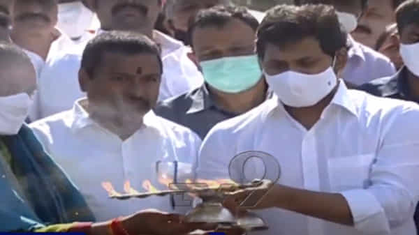 పుష్కరుడు ప్రవేశంతో తుంగభద్ర నదికి పన్నెండేళ్ల పండుగ.. కర్నూలు జిల్లాలో అధికారికంగా ప్రారంభించిన ముఖ్యమంత్రి