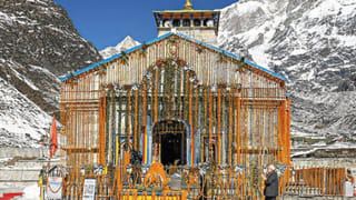 సరదాగా కాసేపు క్రికెట్ ఆడిన మంత్రి హరీష్‌రావు..ఒక ఓవర్ బౌలింగ్, ఒక ఓవర్ బ్యాటింగ్