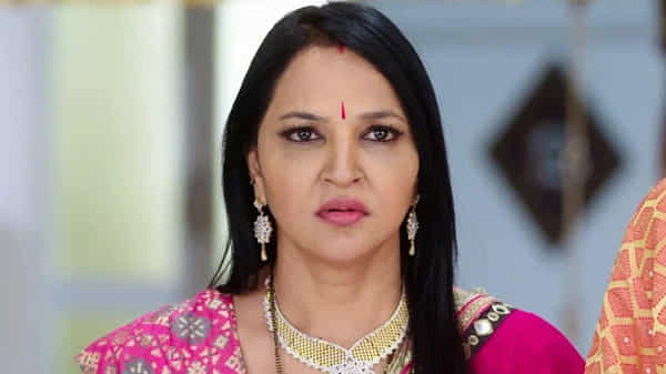బాలీవుడ్ని వెంటాడుతున్న వరుస మరణాలు.. నటి లీనా మృతి
