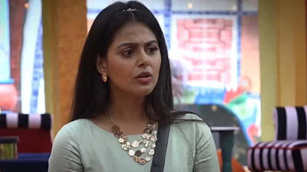 Bigg Boss 4: మోనాల్ను సేవ్ చేస్తుంది ఎవరో తెలిసిపోయింది.. వాళ్ళవల్లే తొమ్మిది సార్లు ఈ అమ్మడుసేవ్ అయ్యింది.