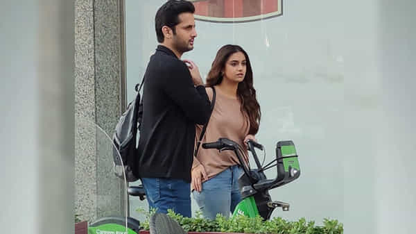 దుబాయ్ లో చక్కర్లు కొడుతున్న నితిన్, కీర్తి సురేష్ ..వైరల్ అవుతున్న ఫోటో