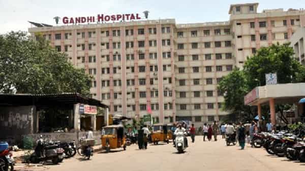 Gandhi Hospital : కొవిడ్ నోడల్ సెంటర్గా ఉన్న సికింద్రాబాద్ గాంధీ ఆసుపత్రిలో ఇక అన్ని సేవలు అందుబాటులోకి.. !