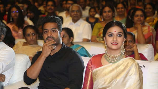 ఎన్టీఆర్ సరసన కీర్తి సురేష్.. క్రేజీ పెయిర్ని సెట్ చేస్తోన్న మాటల మాంత్రికుడు..!
