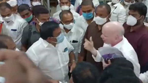 డీఆర్సీ మీటింగ్లో వాగ్వాదంపై సీరియస్.. ఎంపీ పిల్లి సుభాష్, ఎమ్మెల్యే ద్వారంపూడిను క్యాంపు ఆఫీస్కు పిలిపించిన సీఎం