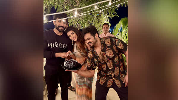 మంచు ఫ్యామిలీ ఇంట దీపావళి వేడుకలు.. పాల్గొన్న రామ్ చరణ్