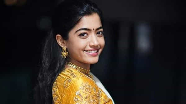 ఆ భారీ సినిమాలో రష్మిక ను ఎంపిక చేయలేదట .. క్లారిటీ ఇచ్చిన దర్శకుడు