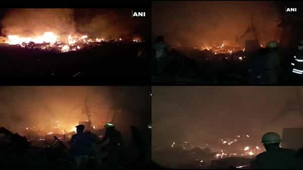 కోల్కతాలో ఘోర అగ్నిప్రమాదం... కాలిబూడిదైన నివేదా పల్లిలోని మురికివాడ.. భారీగా అస్థినష్టం