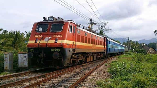 రైల్వే ప్రయాణీకులకు గమనిక.. టికెట్ బుకింగ్కు కొత్త నిబంధన..