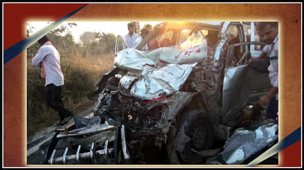 రంగారెడ్డి జిల్లాలో ఘోర రోడ్డుప్రమాదం.. ఇన్నోవా కారు -లారీ ఢీ.. ఆరుగురు దుర్మరణం