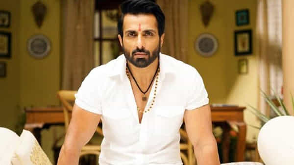 సోనూ సూద్ను కొడితే ఆ స్టార్ హీరోని జనాలు శపిస్తారట.. ఈ మాట చెప్పింది మరెవరో కాదు. స్వయంగా ఆయనే..