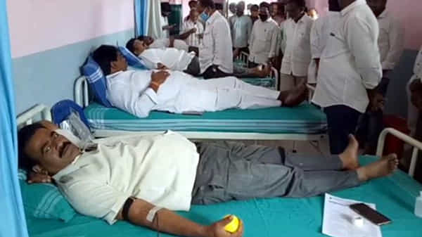 ఏపీ సీఎం పుట్టిన రోజున వైసీపీ శ్రేణుల భారీ రక్తదాన శిబిరాలు.. బద్దలైన గిన్నిస్ రికార్డు.