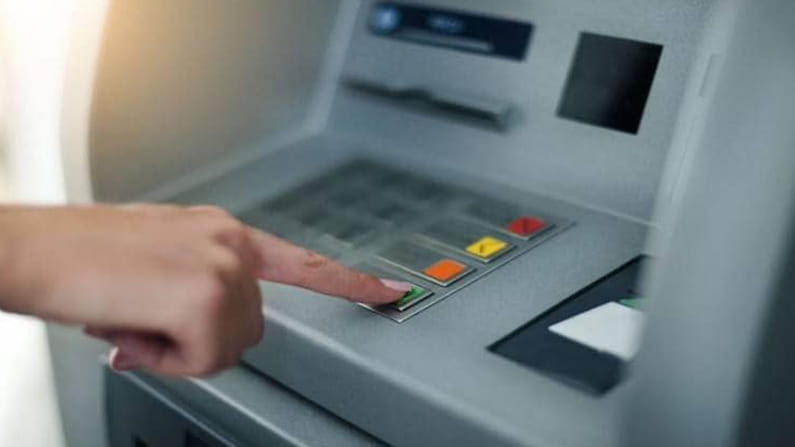 ATM Charges : ఏటీఎం నుంచి డబ్బులు తీసేటప్పుడు ఈ విషయంపై ఫోకస్ పెట్టండి..తప్పు చేశారో బాదుడు తప్పదు !