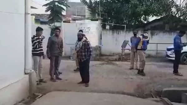 ఆదిలాబాద్ తాడిగూడలో హైటెన్షన్.. బయటకొచ్చేందుకు జంకుతున్న ప్రజలు.. పోలీసుల భారీ బందోబస్త్..