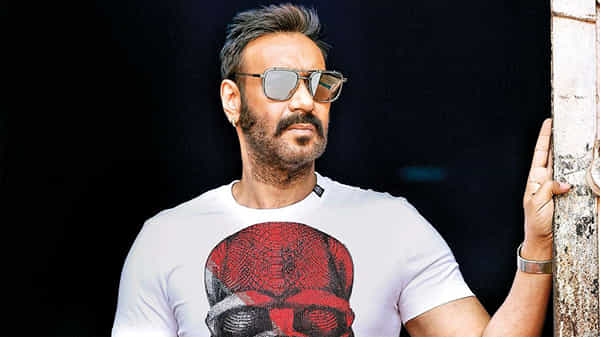 టాలీవుడ్ చిన్న సినిమాపై కన్నేసిన బాలీవుడ్ పెద్దహీరో.. ఫ్యాన్సీ రేట్ తో హక్కులను సొంతం చేసుకున్న అజయ్దేవగన్