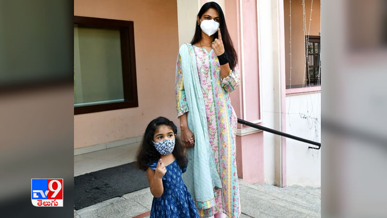  ఓటు హక్కు వినియోగించుకున్న అల్లు స్నేహ రెడ్డి