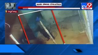 శ్రీశైలంకు అటు ఆంధ్రా వైపు నుంచి..ఇటు తెలంగాణ వైపు నుంచి ఐదు కిలోమీటర్ల మేర వాహనాలు నిలిచిపోయాయి.