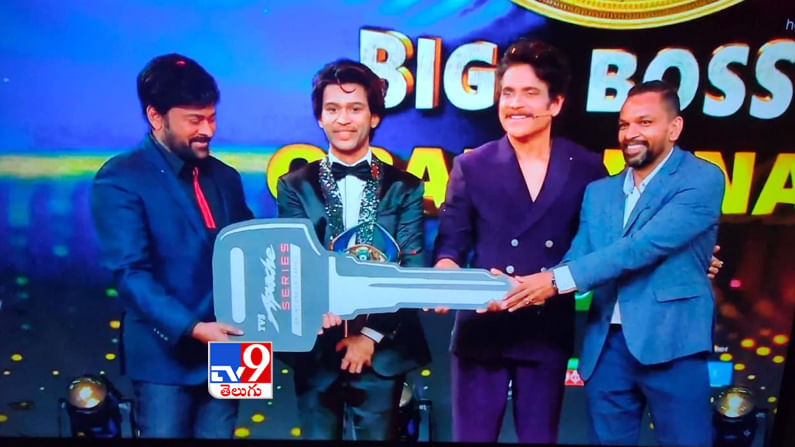 బిగ్‌బాస్ 4వ సీజన్ లో  విజేతగా నిలిచిన  అభిజిత్.